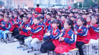 年货市场创意礼盒颜值高销售旺